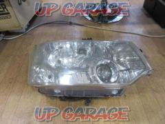 MITSUBISHI Delica
D: 5
Previous term genuine headlight
Right only
*Bracketed stay