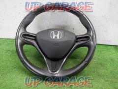 Honda
Genuine leather steering wheel