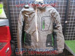 urbanismUNJ-035
Nylon winter jacket
Size LL