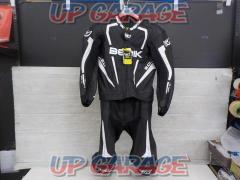 BERiK (Berwick)
Separate racing suit
Size: 52
LS2-171334-BK