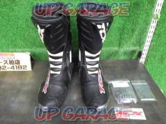 TCXCOMPETIZIONE
RS
EU43/US9 size
Racing boots