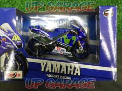 MAISTO
Miniature bike
1/18 scale
Monster Energy Yamaha MotoGP
Yamaha
YZR-M1
#46
Valentino Rossi