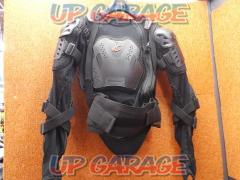 Size: XL (Printing not visible) KOMINE
Full Armored Body Protector