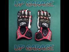 BERIK
racing gloves 2.0
Size: Unknown