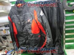 HONDAHonda Riding Gear
Grand winter suit top and bottom set
Red / Black
Size: L
Product number:0SYES-33S