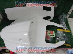 CLEVER
WOLFFRP seat cowl
GSX-R1000 (’05-’06 model) removed