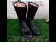 Size: 25.5cm
O’s/Oz
MAX
WAY
HIWAY
TASTY
Leather boots