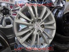 Toyota genuine
210 Crown Royal
Genuine
Wheel