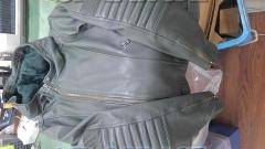 L size KAWASAKIxKADOYA
Kawasaki Kadoya collaboration
Leather jacket