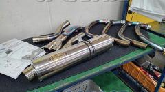 R's
gear
WYVERN / SONIC
Single titanium full exhaust
■CB1300SF/SB
For ’08-’13