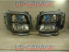 DEPO
Clear headlights
Xenon
Right and left
■
Hiace 200
Type 3 late