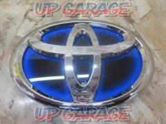 Toyota
90 series VOXY
genuine heat blue
Front emblem