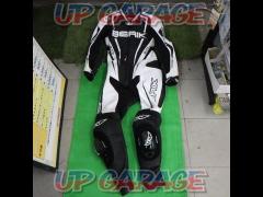 Riders BERIK
Racing suits
One-piece type
Cobb There
BEK 17-0027
Size 46