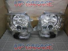 Drops 
TOYOTA
Hiace 200 genuine
LED headlights
Right and left