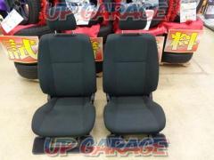 Toyota genuine 200 series Hiace 7 type
Super GL front seat left and right set