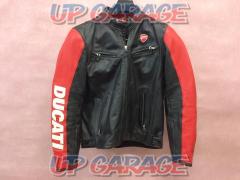 DUCATI × DAINESE
Company
C3
Leather jacket
Size 50
