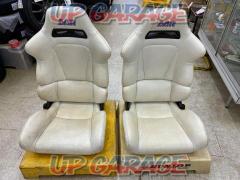AAR Araco
White Leather
Semi bucket seat
right side and left side
Right and left