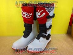 BERIK
OFFROAD BOOTS
TRIAL
Terrain Boots
Trial
White / Red
Size: US
9 / EU
42