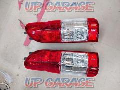 Genuine Toyota (KOITO)
26-140) Tail R Tens/Tail Lamp
2 split
Right and left