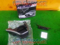 CARMATE
NZ811
For Corolla Touring and Corolla Sport only
Drink holder