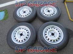 TOPY/Nissan
Steel wheel
+
BRIDGESTONE (Bridgestone)
ECOPIA
R680