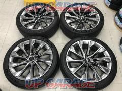 TOYOTA
Crown
Crossover
G advance leather package
Original wheel
+
MICHELIN
e・PRIMACY