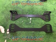 Unknown Manufacturer
For full backet
Seat rail adapter
2 split