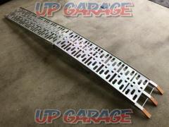 Manpo Shoji
Folding aluminum ladder rail