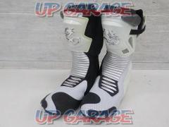 ARLENNESS
Racing boots
Size: EUR
46