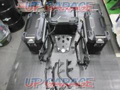 SUZUKI
Genuine option
Top case & pannier case set
V-STROM
1050XT(21’) removed