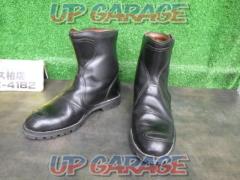 PAIR
SLOPE leather riding short boots
Size 25.5cm