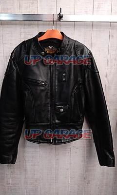 Size: Unknown (about S to M)
Harley
Leather jacket (horseskin)