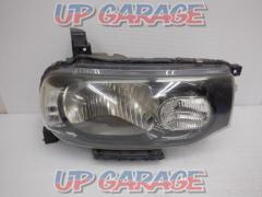 Only driver's seat side NISSAN
Genuine halogen headlights
Cube / Z12 late stage