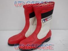 TRACING
Racing boots
Size: 22.0cm