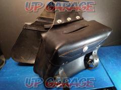 Capacity: Unknown
slant universal saddlebag
