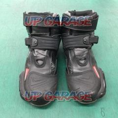 MOTOR
HEAD
WP protect riding shoes
Size: 27.5cm