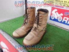 AVIREX
Leather boots