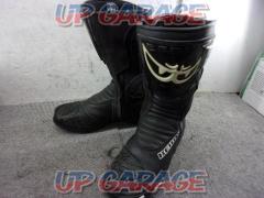 Size EU 45
BERIK (Berwick)
Racing boots
black