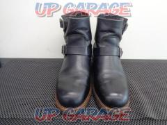Harley
HD3003
Engineer short boots
Size: US
Eight
1/2