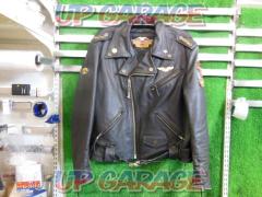 HarleyDavidson Pin Badge
Double
Leather jacket
Size: L