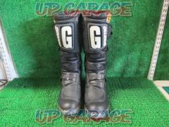 GAERNEED-PRO
CORSA
Racing boots
black
Size: 28.5cm
