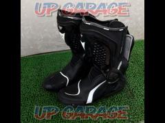 Size
39
DAINESE TR-COURSE
OUT
AIR
Racing boots