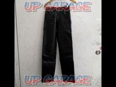 Size S
HAROLD
DANIELL
Leather pants