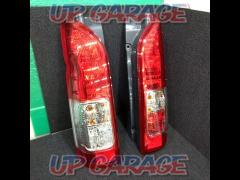 Toyota genuine 200 series Hiace genuine cold weather specification tail lens
Right and left
