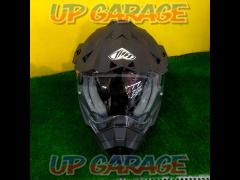 Size: Unknown THH
Off-road helmet