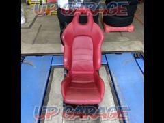 *Available at Kawagoe Interchange store
Person in charge: Wu ※HONDA
S2000/AP1 genuine leather seats
driving seat