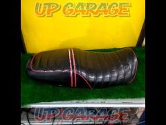 ONE'S & M
Tuck roll leather seats
CB 400 SF / NC 42