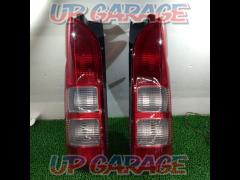 TOYOTA
Genuine tail lens for 200 series Hiace 1st and 2nd generation