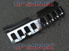 Mitsubishi
Delica D5 latter term genuine
Plated front grille