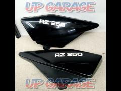 RZ250 / RZ350 YAMAHA
Genuine side cover/4L0 black